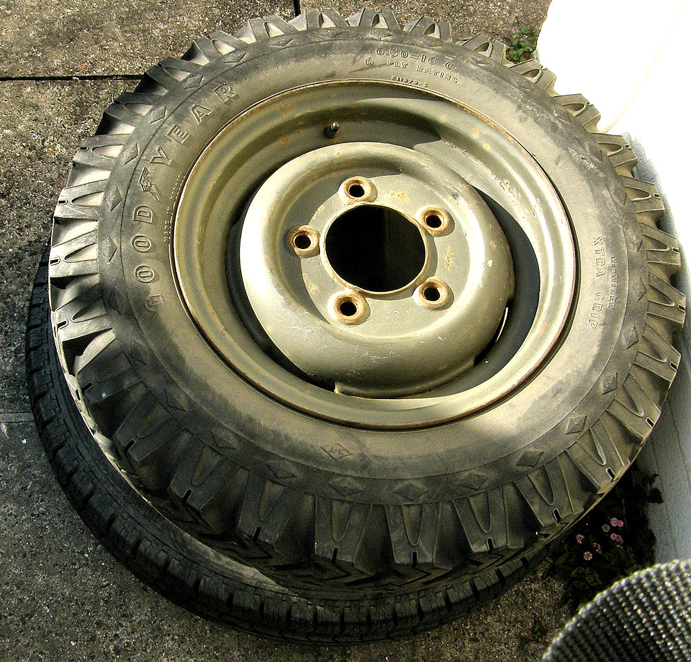 Land rover tire size top